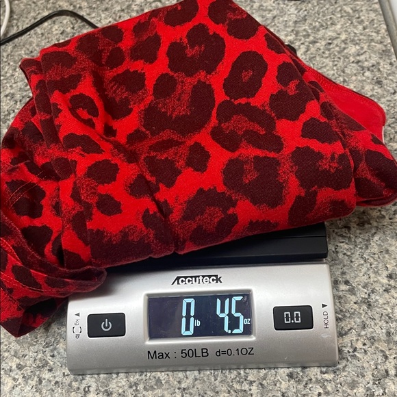 Pam & Gela Large 100% Cotton Made in USA Vibrant Red Leopard Print T-Shirt Comfy - Picture 7 of 7